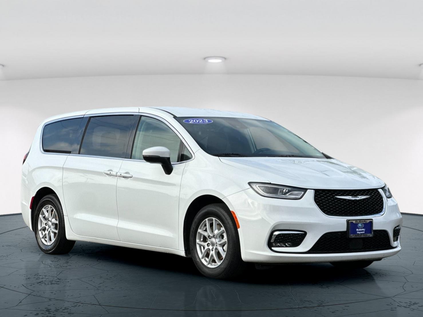 Used 2023 Bright White Clearcoat Chrysler Touring L 4D Passenger Van image 8