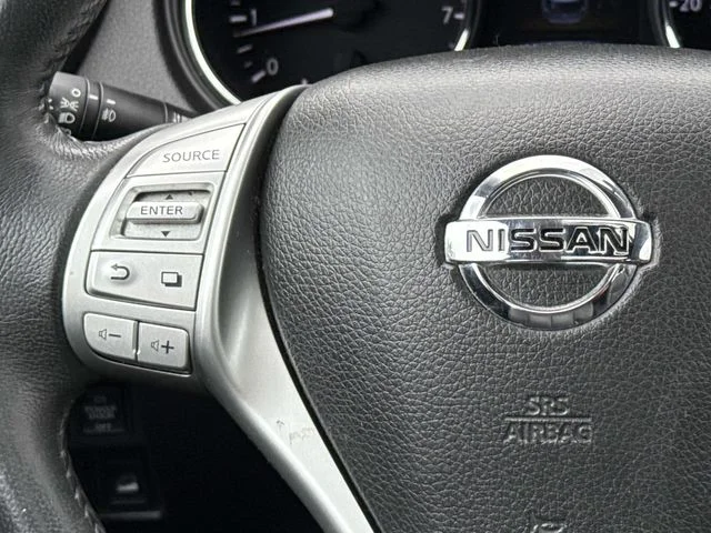 Used 2015 Red Nissan SL image 20