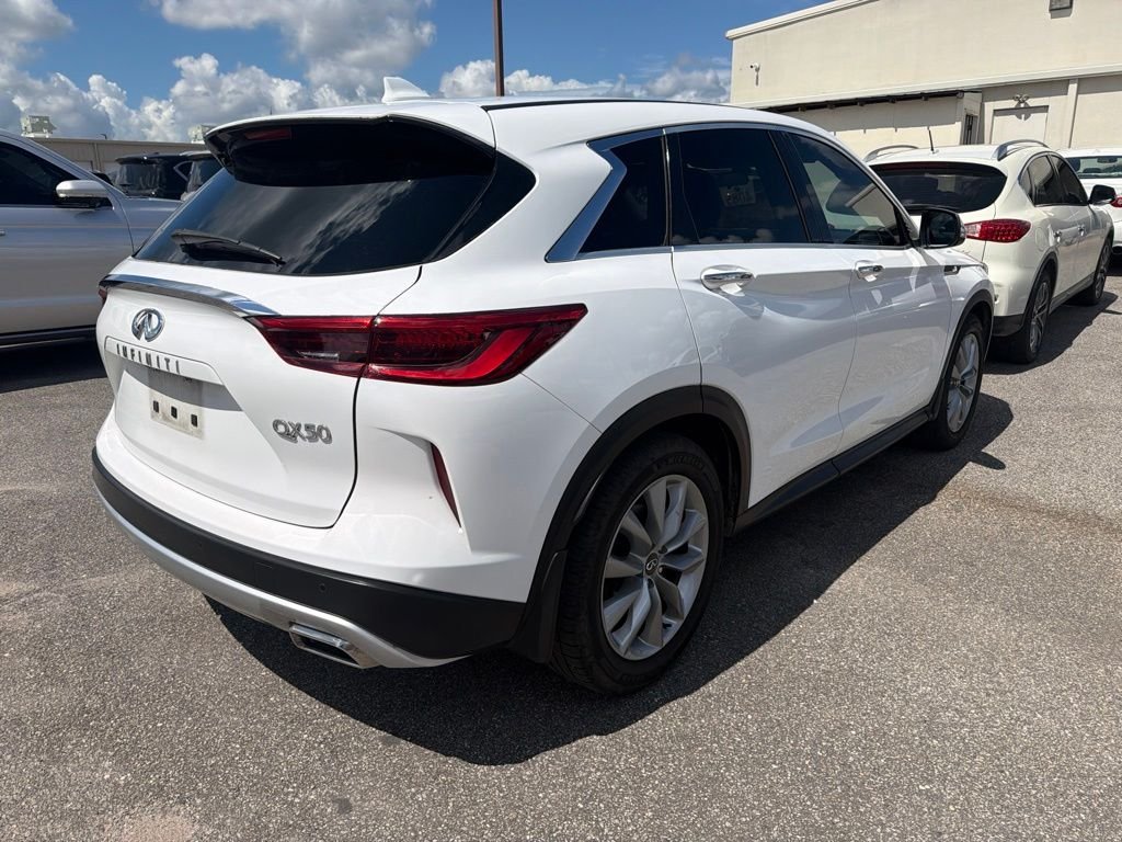 Used 2021 White INFINITI PURE image 5