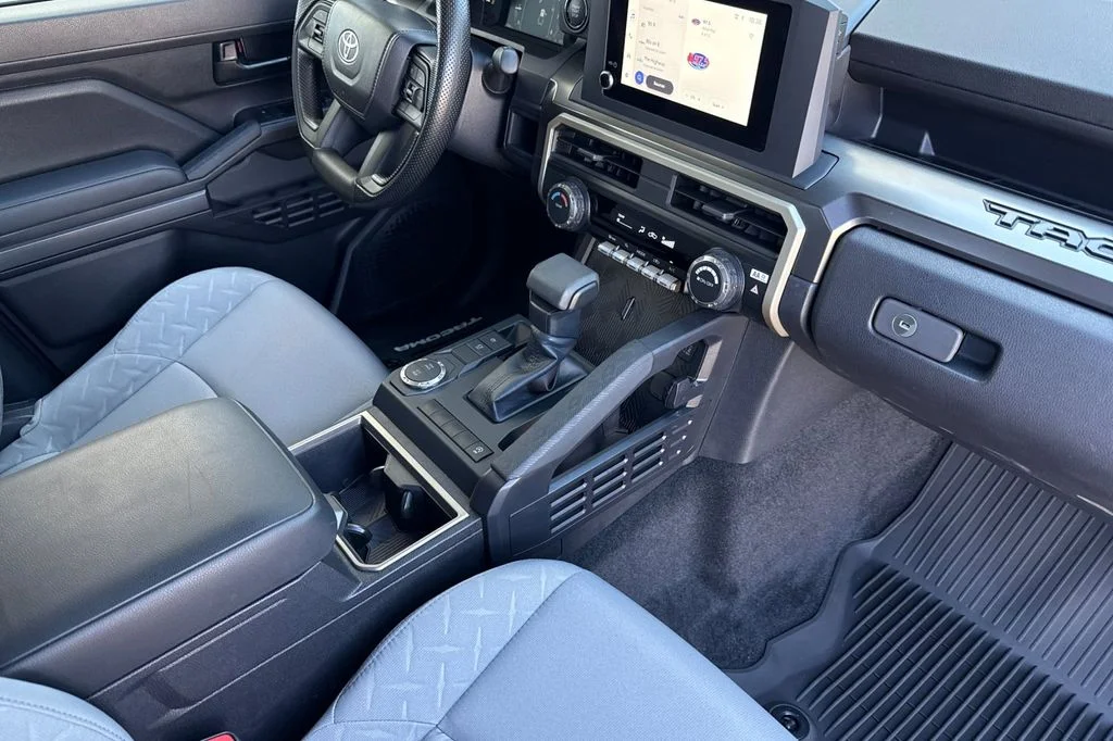 Used 2025 White Toyota SR5 image 19