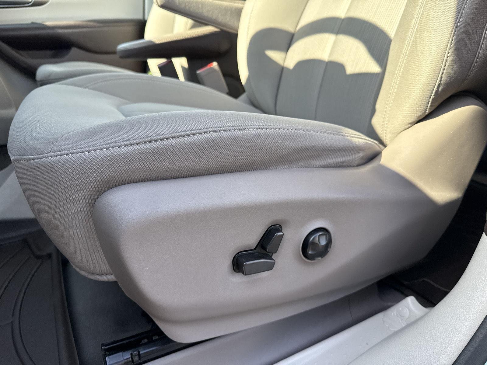 Used 2017 Jazz Blue Pearlcoat Chrysler Touring image 19