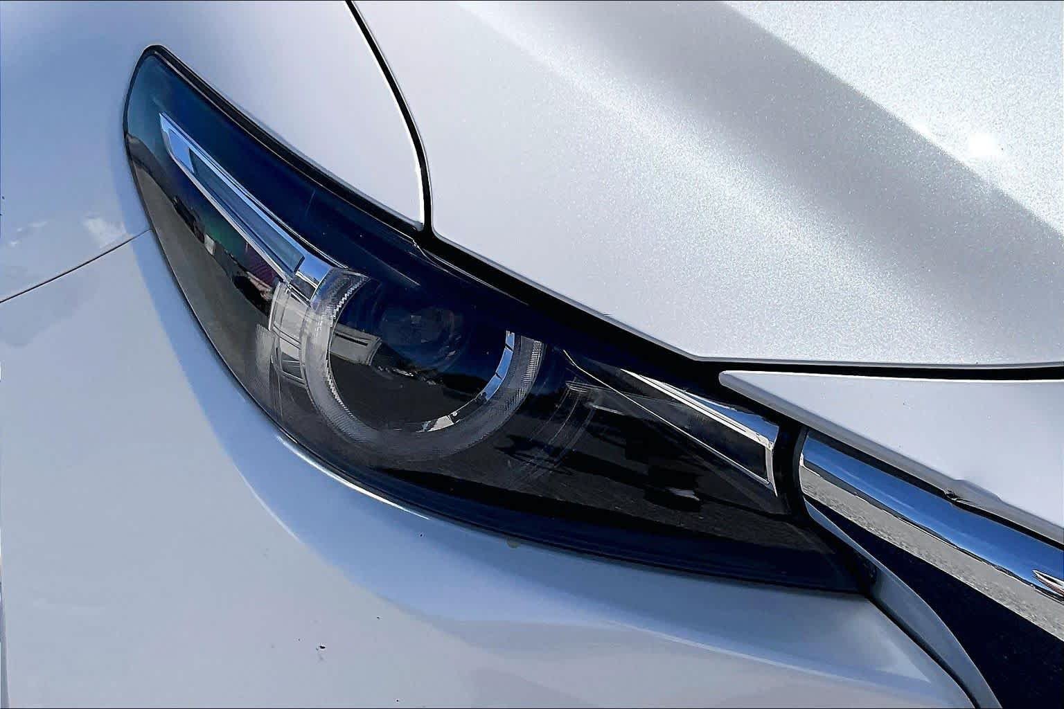 Used 2019 Snowflake White Pearl Mica Mazda Grand Touring image 28