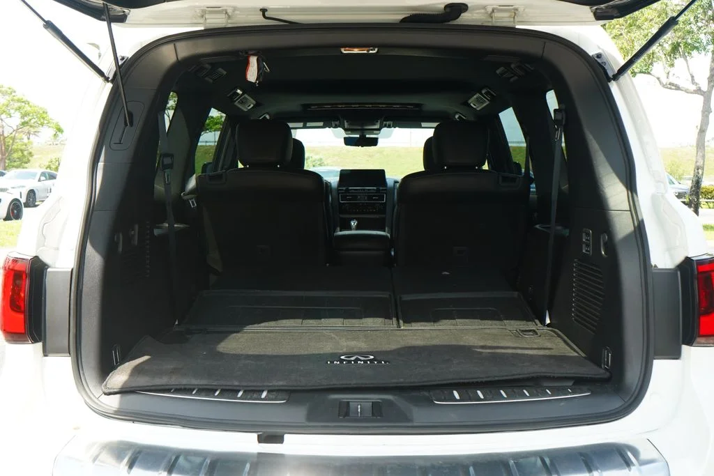 Used 2024 White INFINITI Sensory image 18