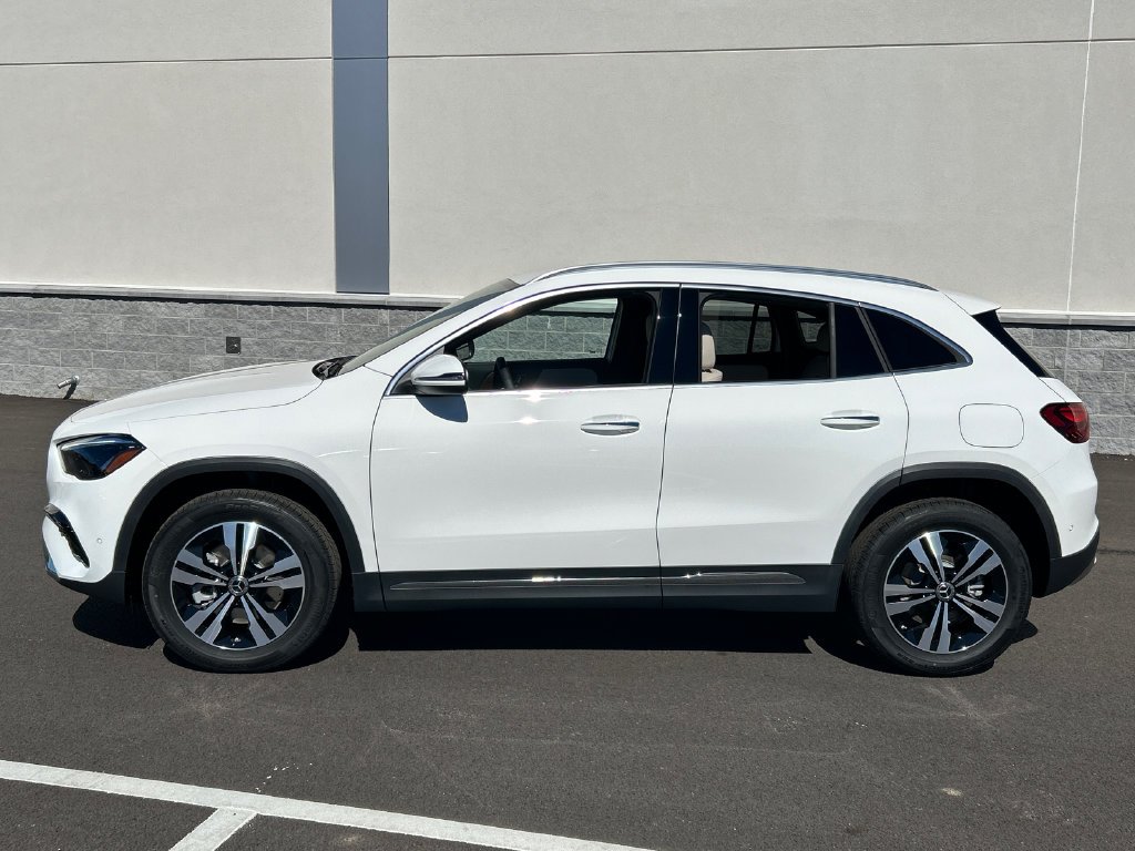 New 2026 Polar White Mercedes-Benz GLA 250 image 4