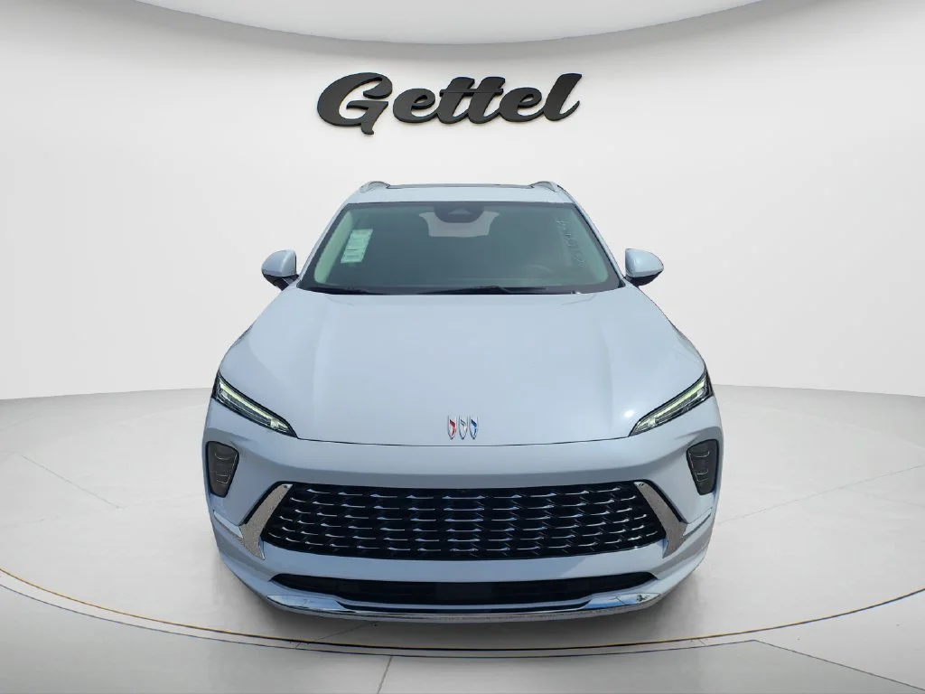 New 2026 Iridescent White Tricoat Buick Avenir image 2