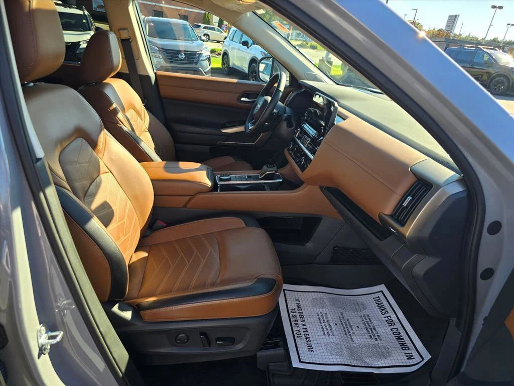 Used 2024 Gray Nissan Platinum image 15