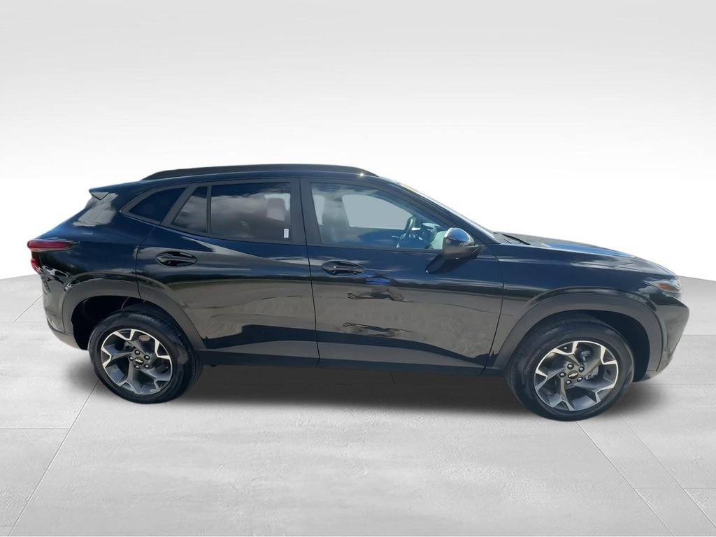 Used 2025 Black Chevrolet LT image 9