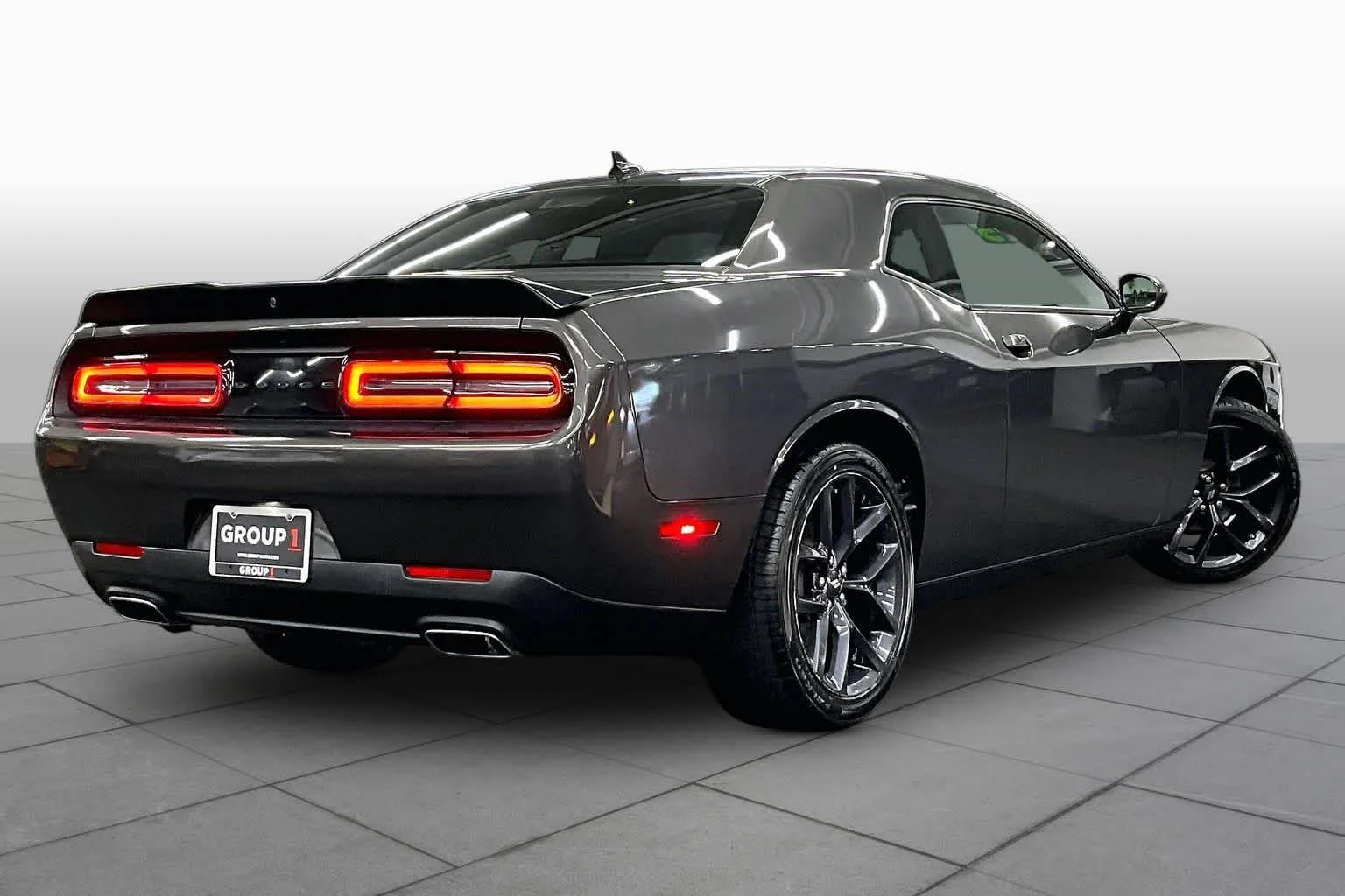 Used 2023 Granite Pearlcoat Dodge SXT image 11
