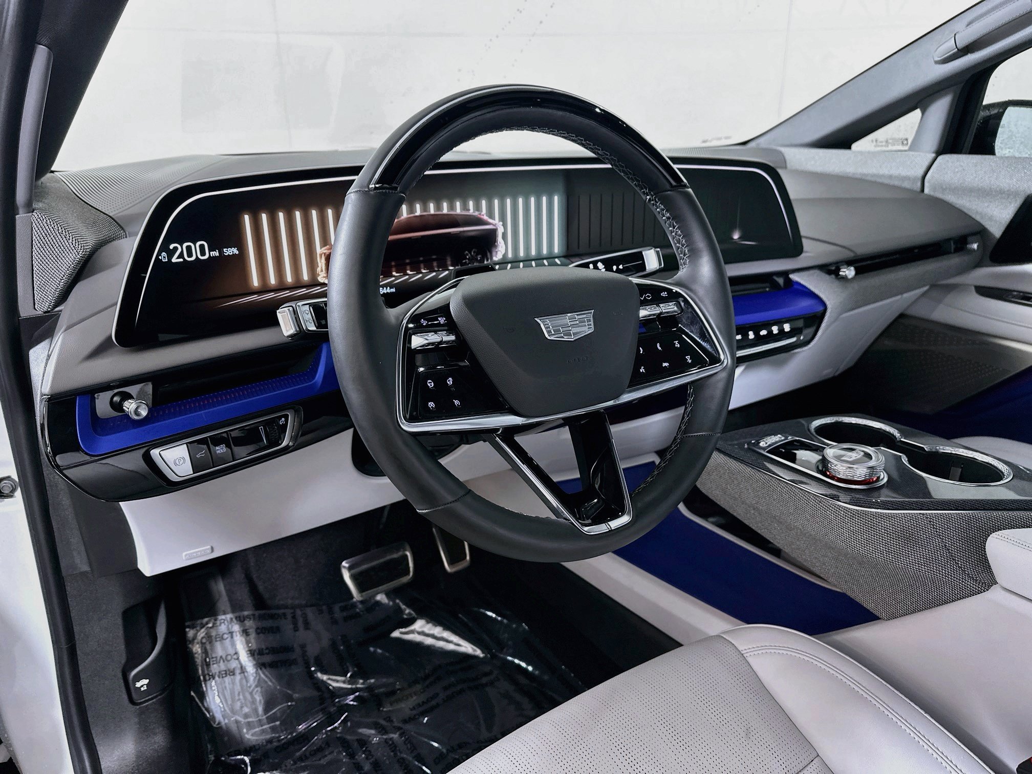 Used 2025 Crystal White Tricoat Cadillac Luxury image 9