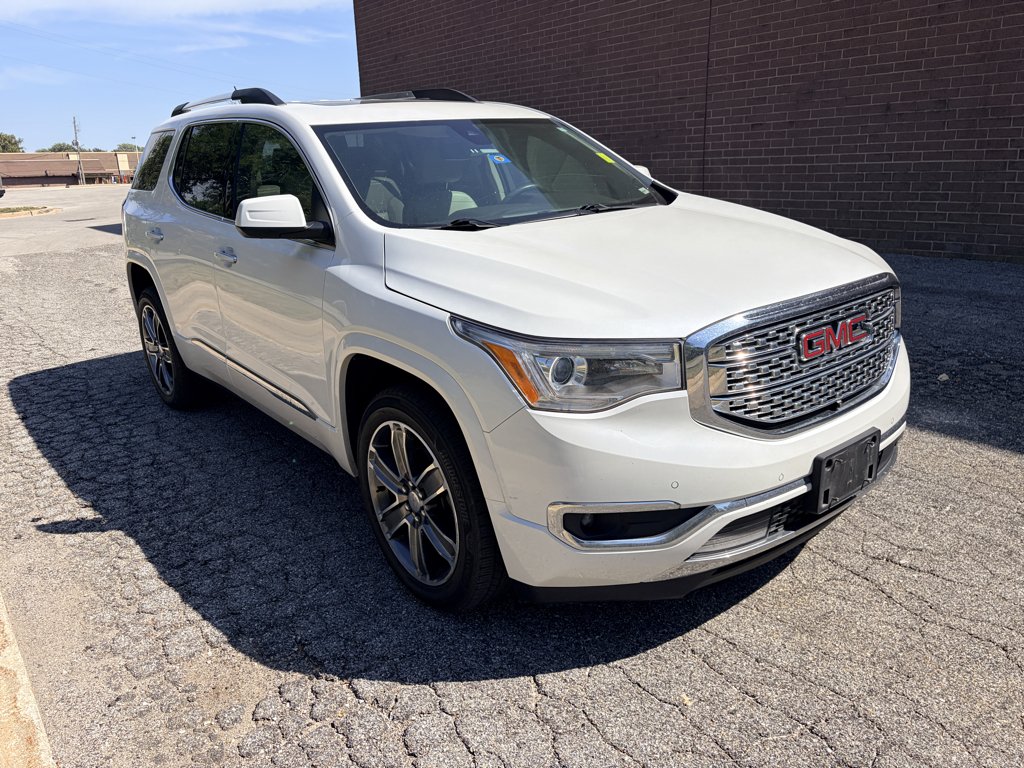 Used 2017 White Frost Tricoat GMC Denali image 7