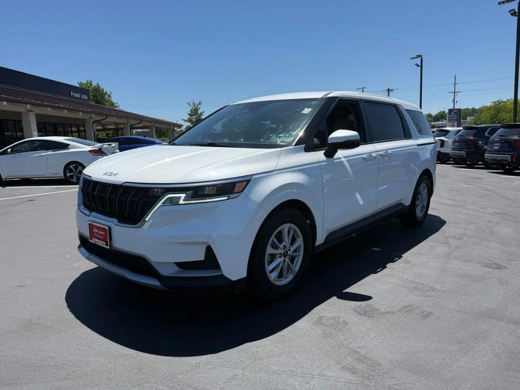 Used 2024 White Kia LX image 8
