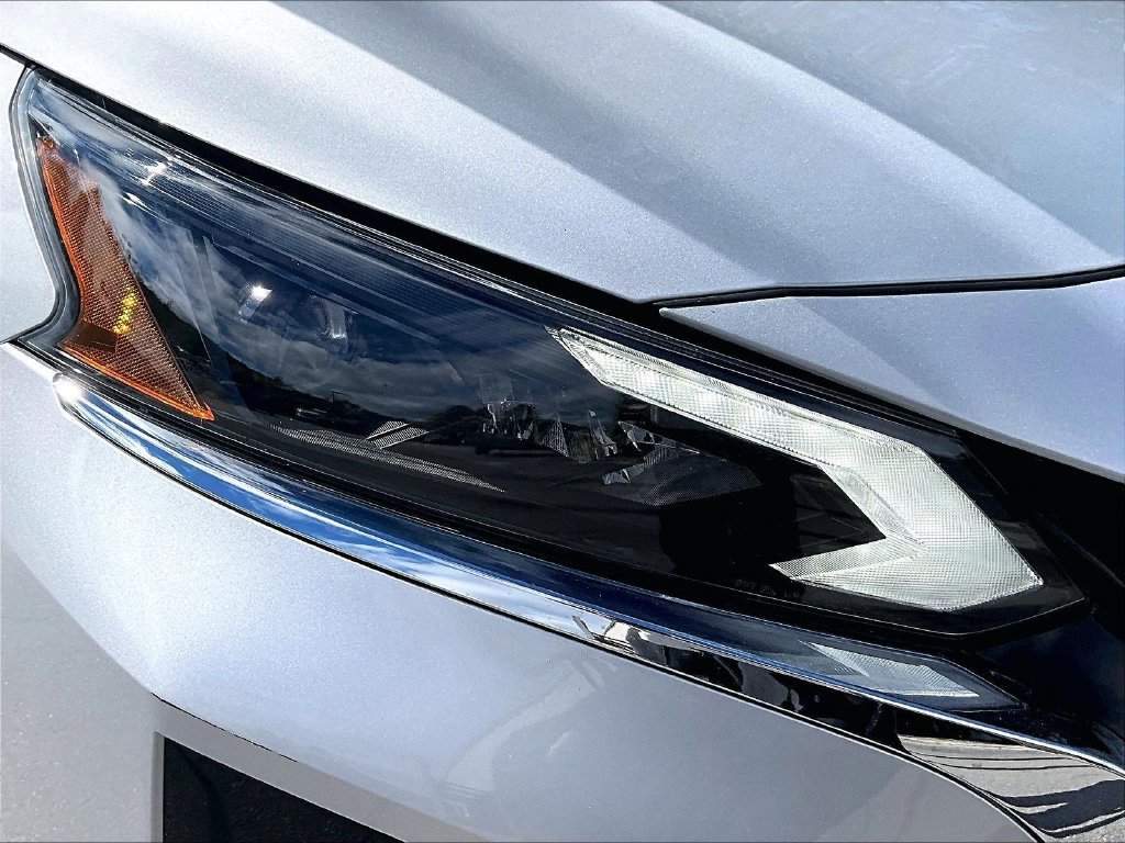 Used 2024 Brilliant Silver Metallic Nissan 2.5 SV image 33