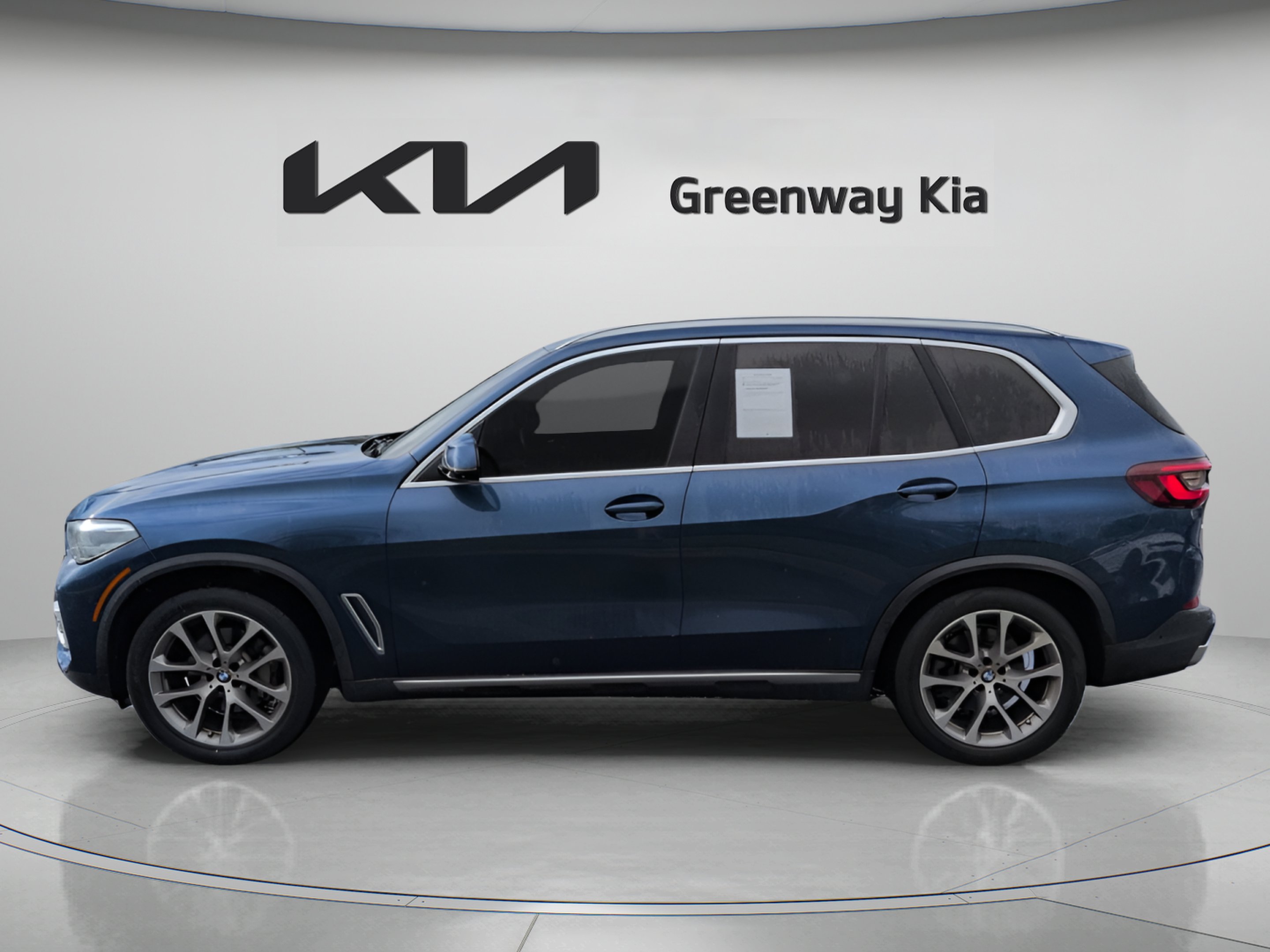 Used 2021 Phytonic Blue Metallic BMW sDrive40i image 5