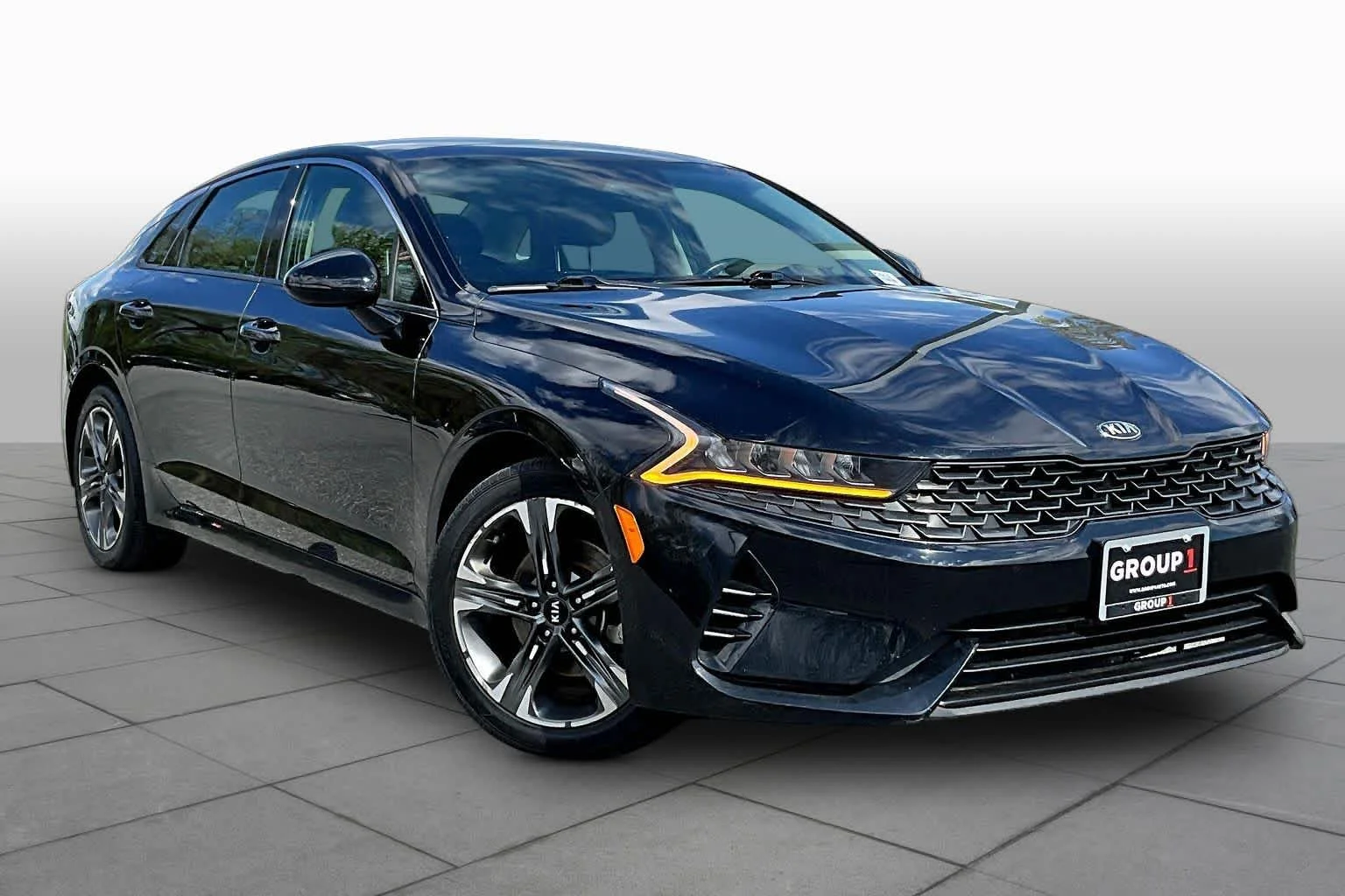 Used 2021 Ebony Black Kia EX image 5