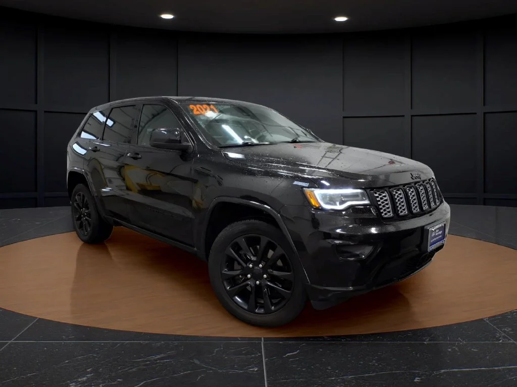 Certified Used 2021 Diamond Black Jeep Laredo X image 1