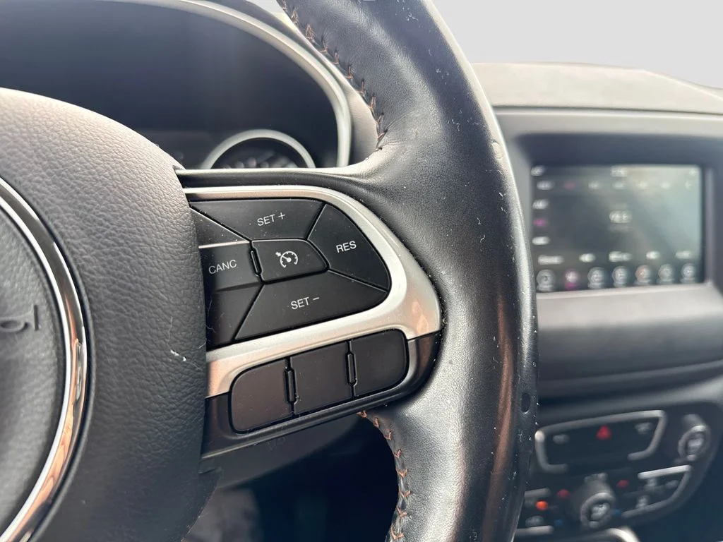 Used 2020 Black Jeep Latitude image 18