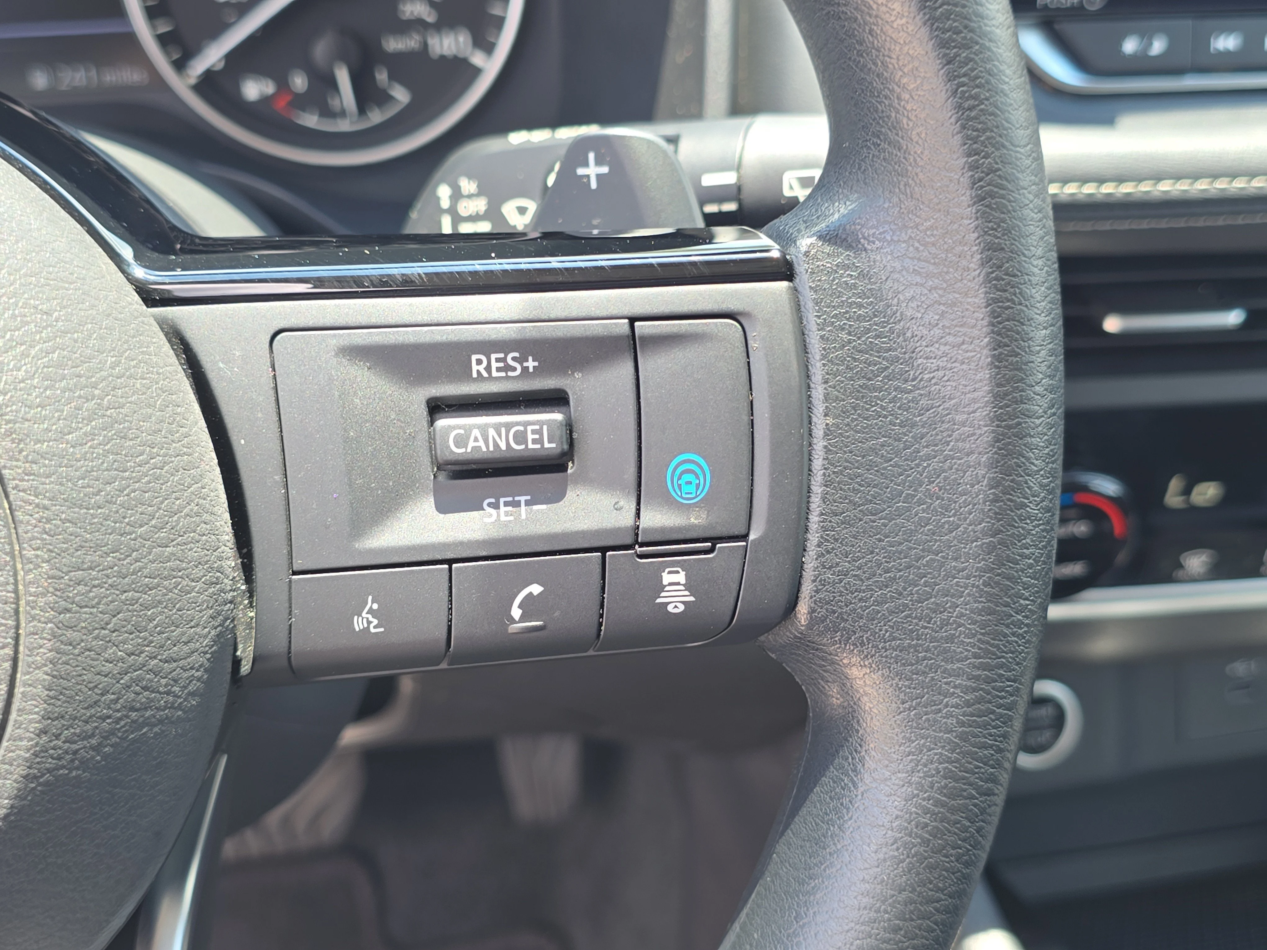 Certified Used 2023 Pearl White Tricoat Nissan SV image 30