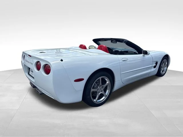 Used 2004 Arctic White Chevrolet  image 6