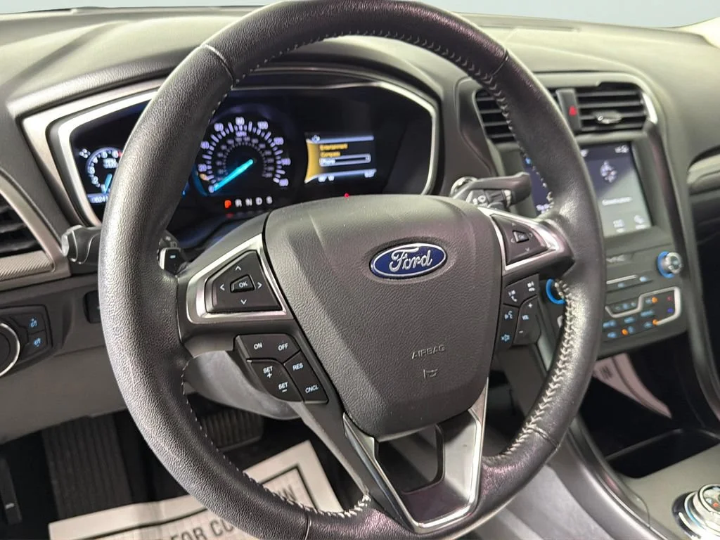 Used 2019  Ford SE image 21
