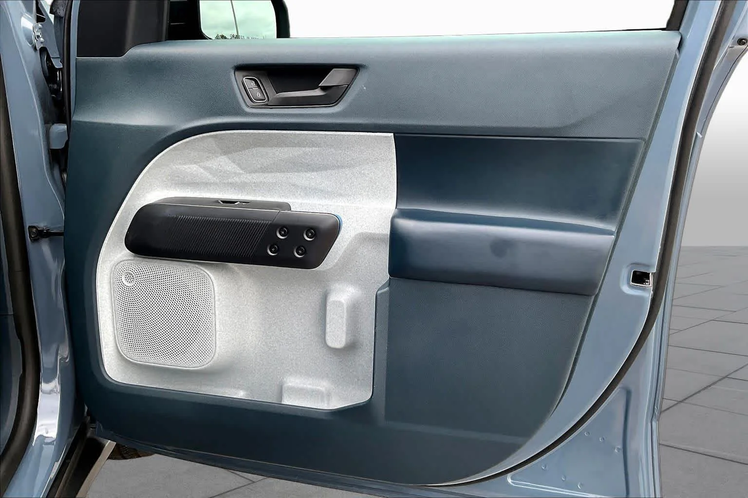 Used 2025 Azure Gray Metallic Tri-Coat Ford XLT image 22