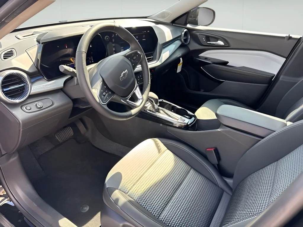 2026 Chevrolet Trax LT - Photo 8