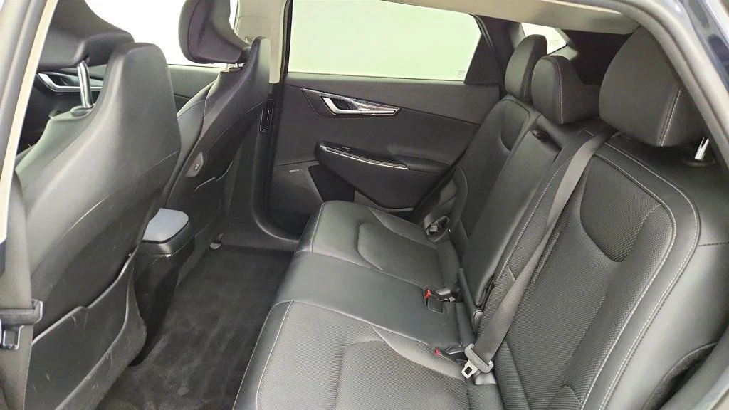 Used 2023 Gravity Blue Kia Wind RWD image 19