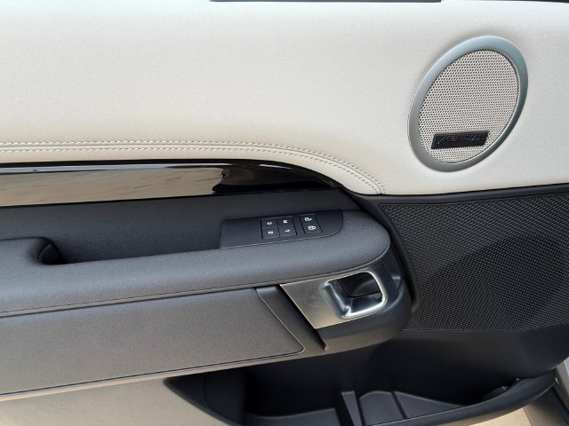 New 2026 Eiger Grey Land Rover S image 11
