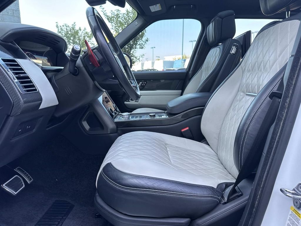 Used 2019 SVO PALETTE WHITE Land Rover SVAutobiography image 21