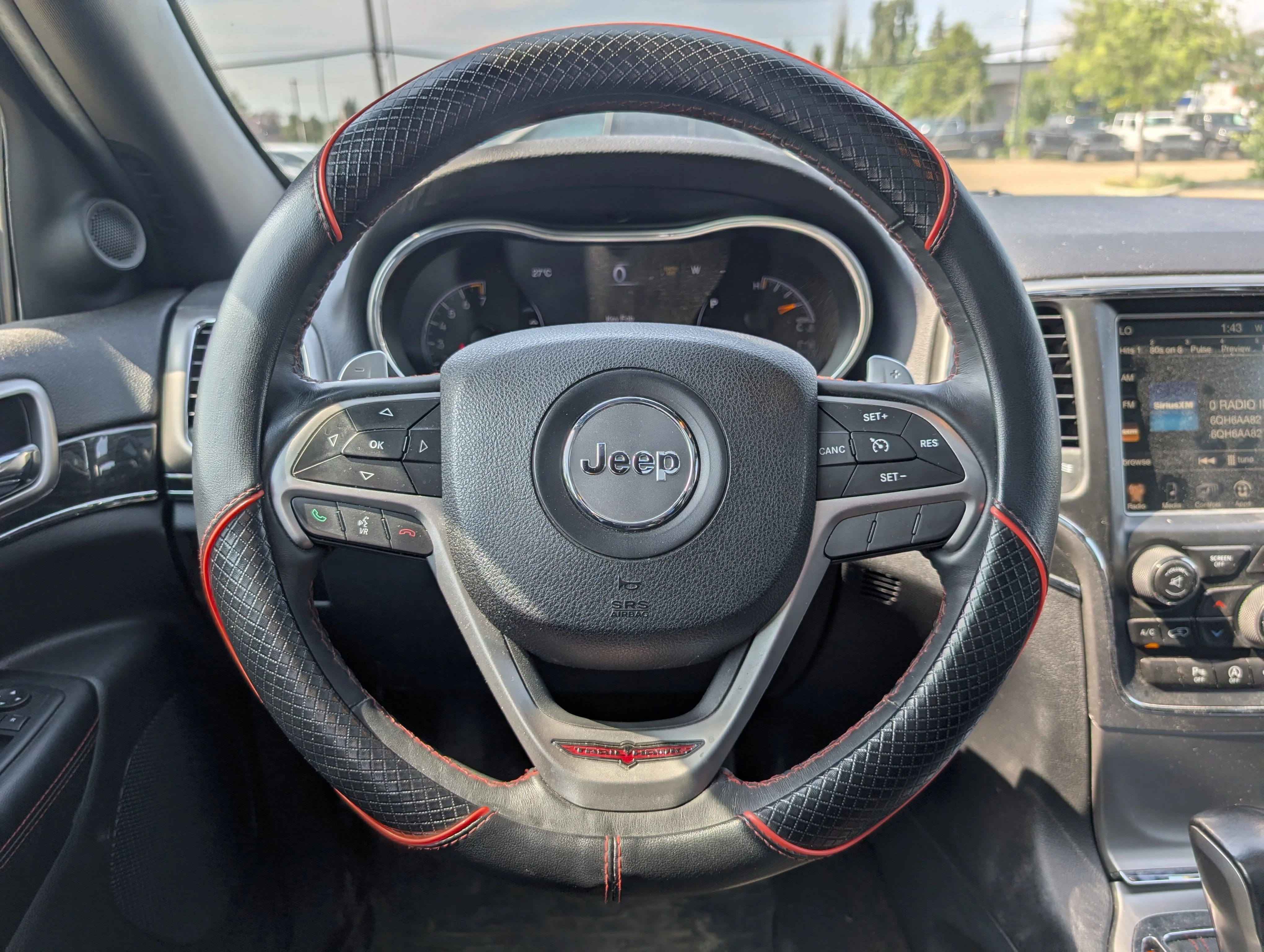 Used 2017 Billet Metallic Jeep Trailhawk image 25