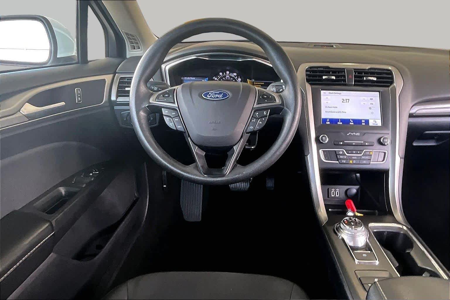 Used 2020 Oxford White Ford SE image 6