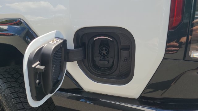 2026 GMC HUMMER EV 2X - Photo 23