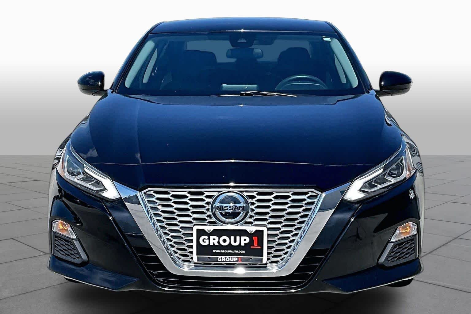 Used 2022 Super Black Nissan 2.5 SV image 4