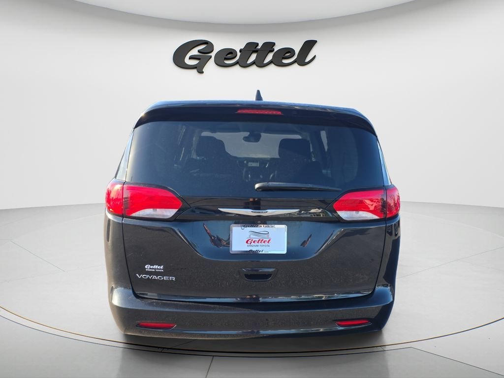 Used 2023 Black Chrysler LX image 5