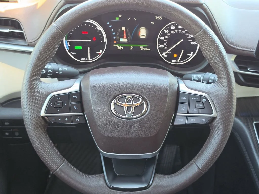 Used 2023  Toyota Platinum image 19