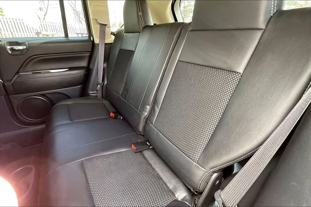 Used 2016 White Jeep Latitude image 23