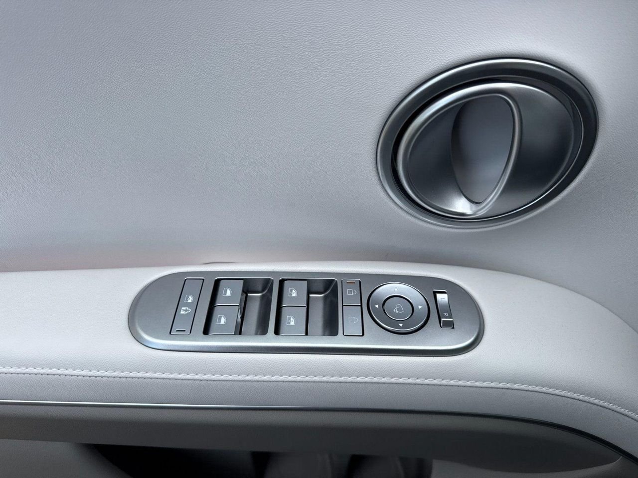 New 2026 White Hyundai Limited AWD image 10