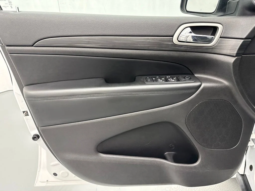 Used 2020 White Jeep Laredo E image 18