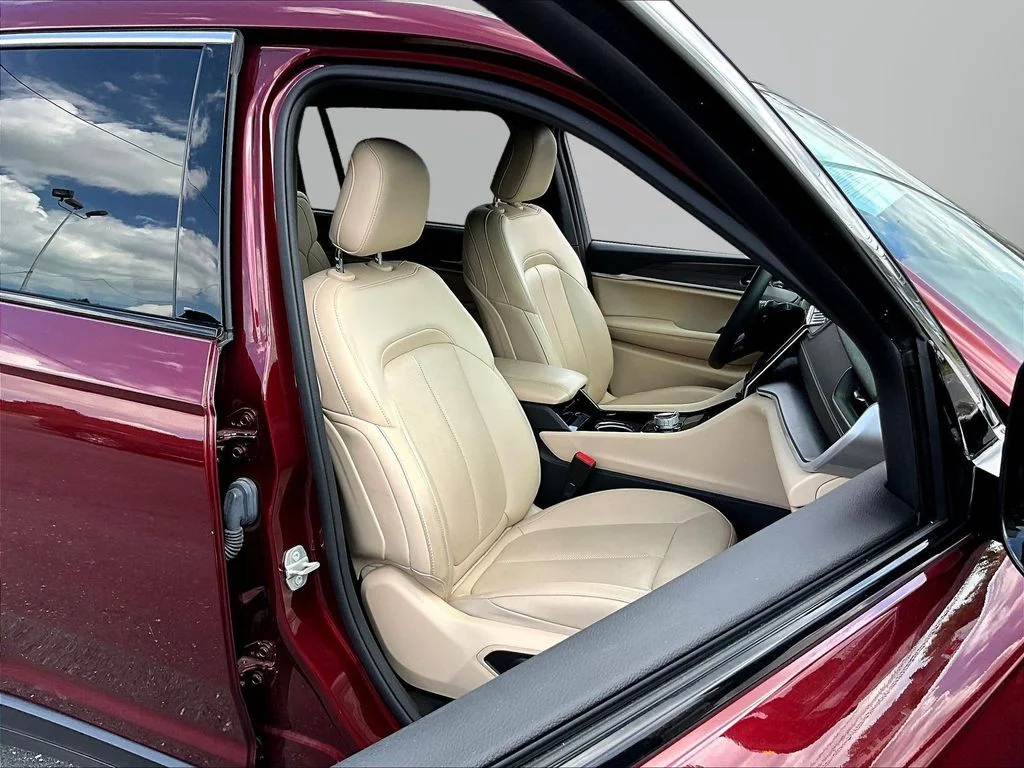 Used 2023 Red Jeep Limited image 29