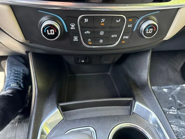 Used 2022 Summit White Chevrolet LS image 28