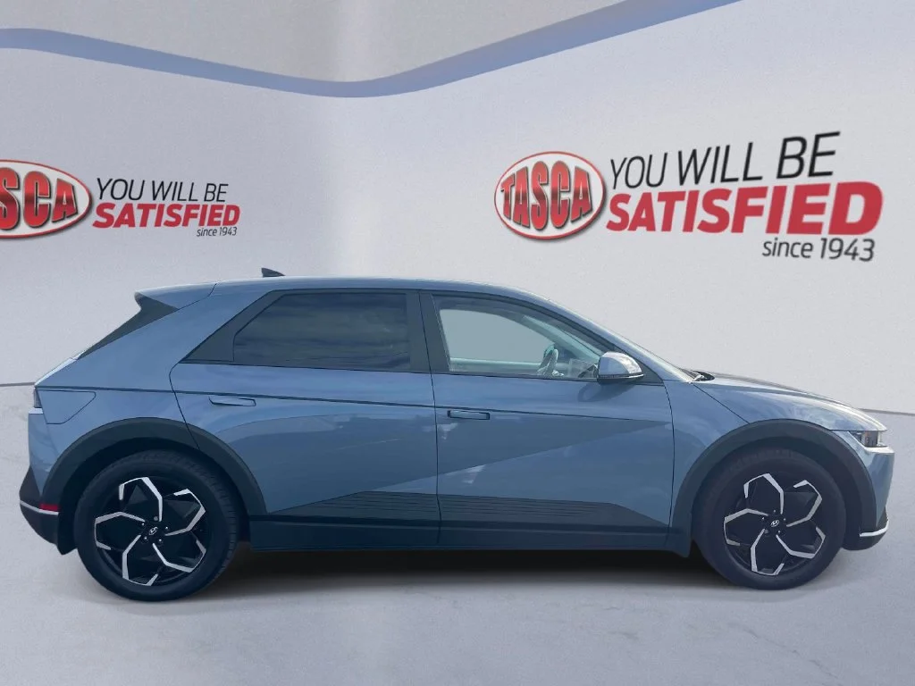 Certified Used 2024 Blue Hyundai SEL image 5