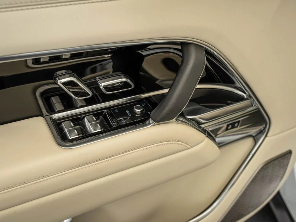 Used 2025 Fuji White Land Rover Autobiography image 17