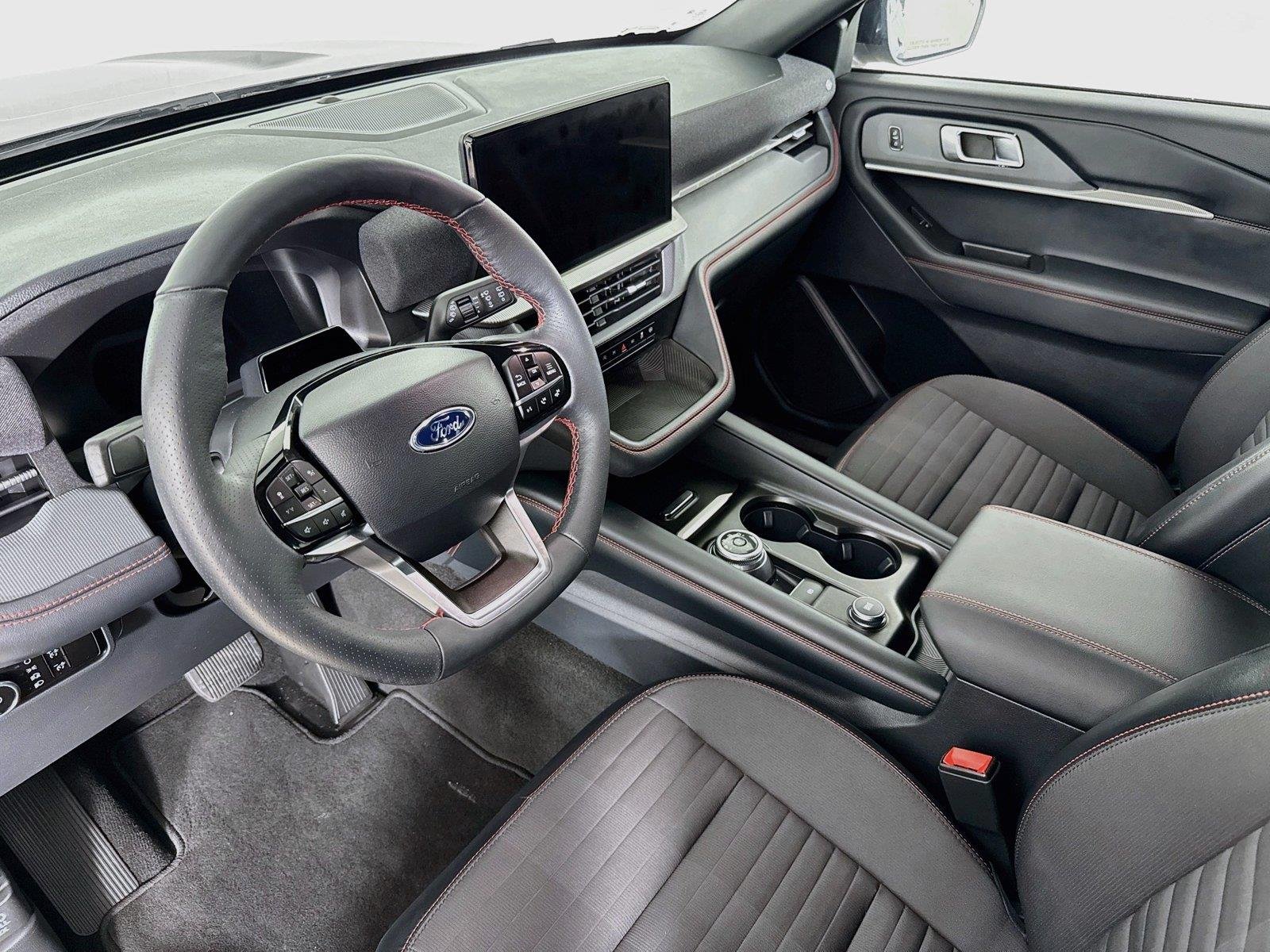 Used 2025 Gray Ford ST-Line image 14
