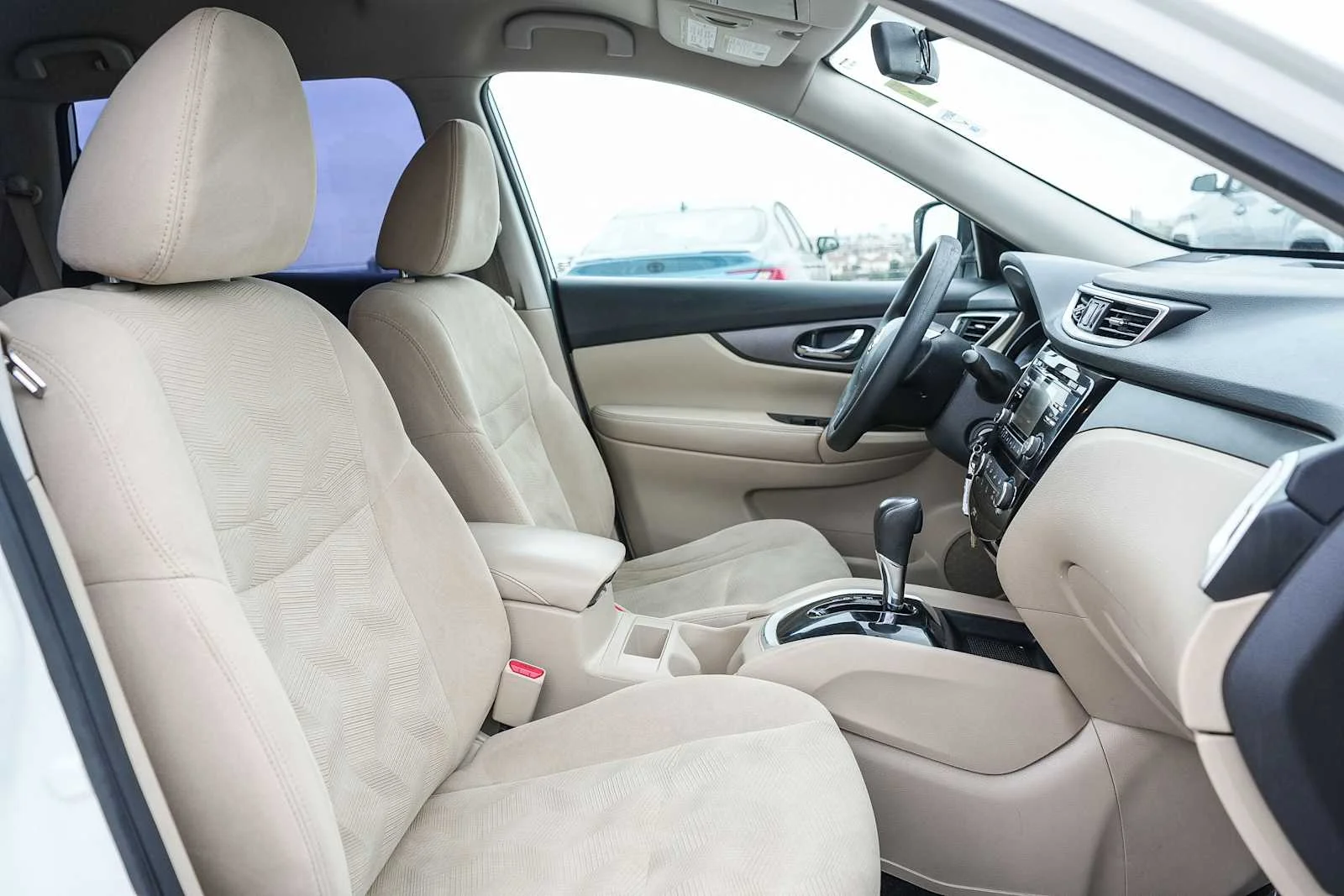 Used 2016 Glacier White Nissan S image 16