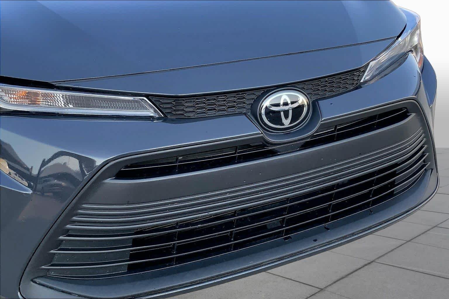 Used 2025 Underground Toyota LE image 30