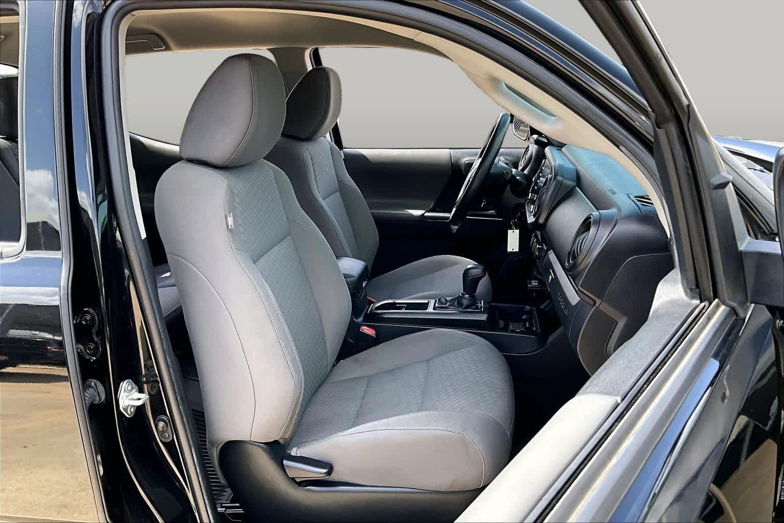 Used 2022 Midnight Black Metallic Toyota SR image 9