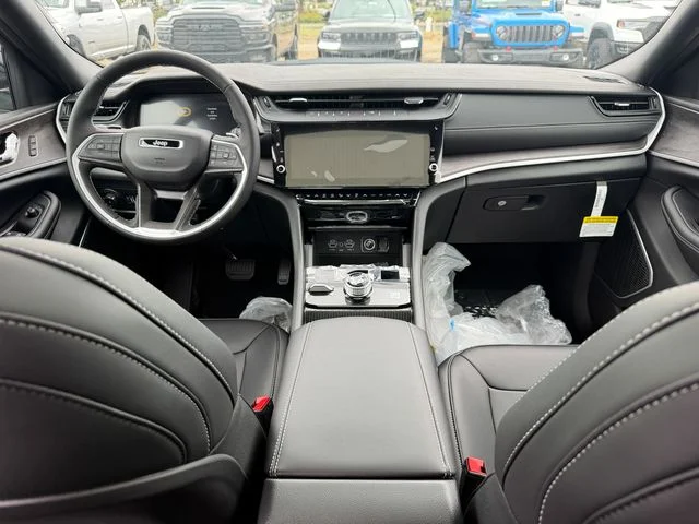 New 2026 Bright White Clear-Coat Exterior Paint Jeep Limited image 27