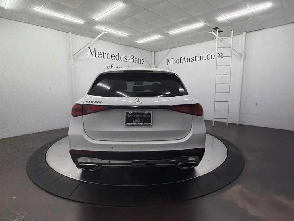 New 2027 White Mercedes-Benz GLC 300 image 6