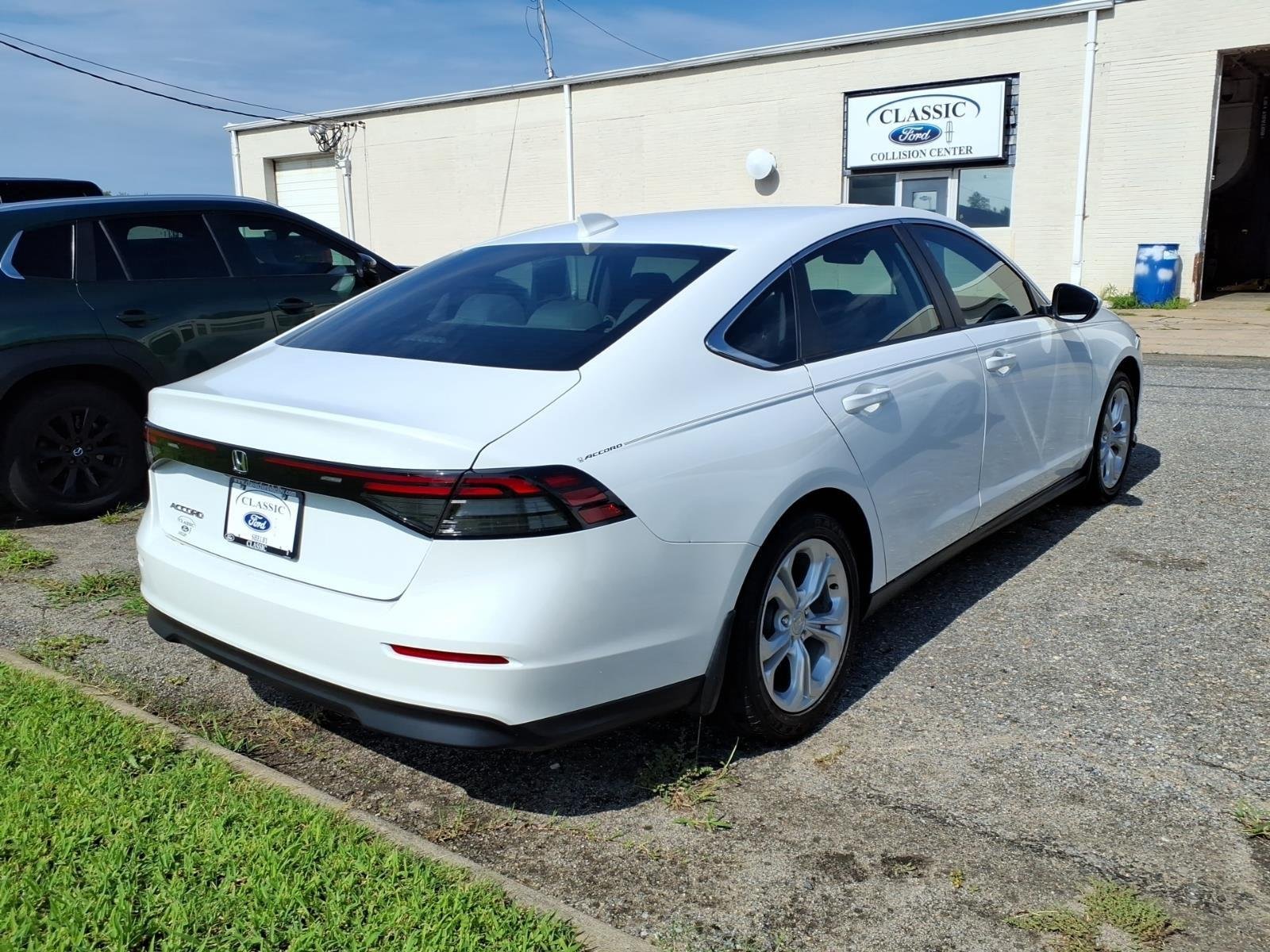 Used 2023 Platinum White Pearl Honda LX image 6