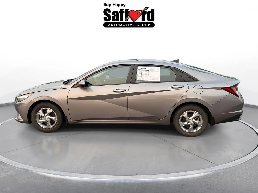 Used 2023  Hyundai SE image 4