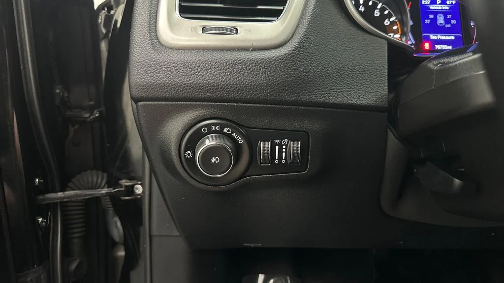 Used 2019 Black Jeep Latitude image 19